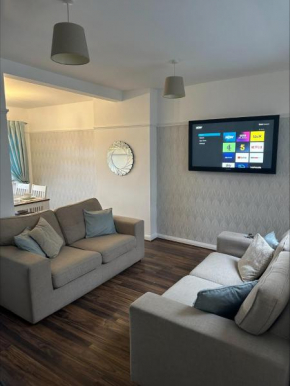 2 bedroom semi-detached house- sleeps 4